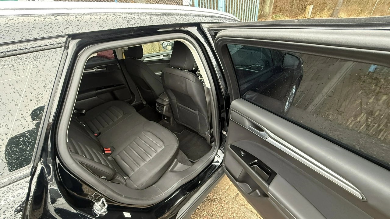 Ford Mondeo - Zdjęcie 23