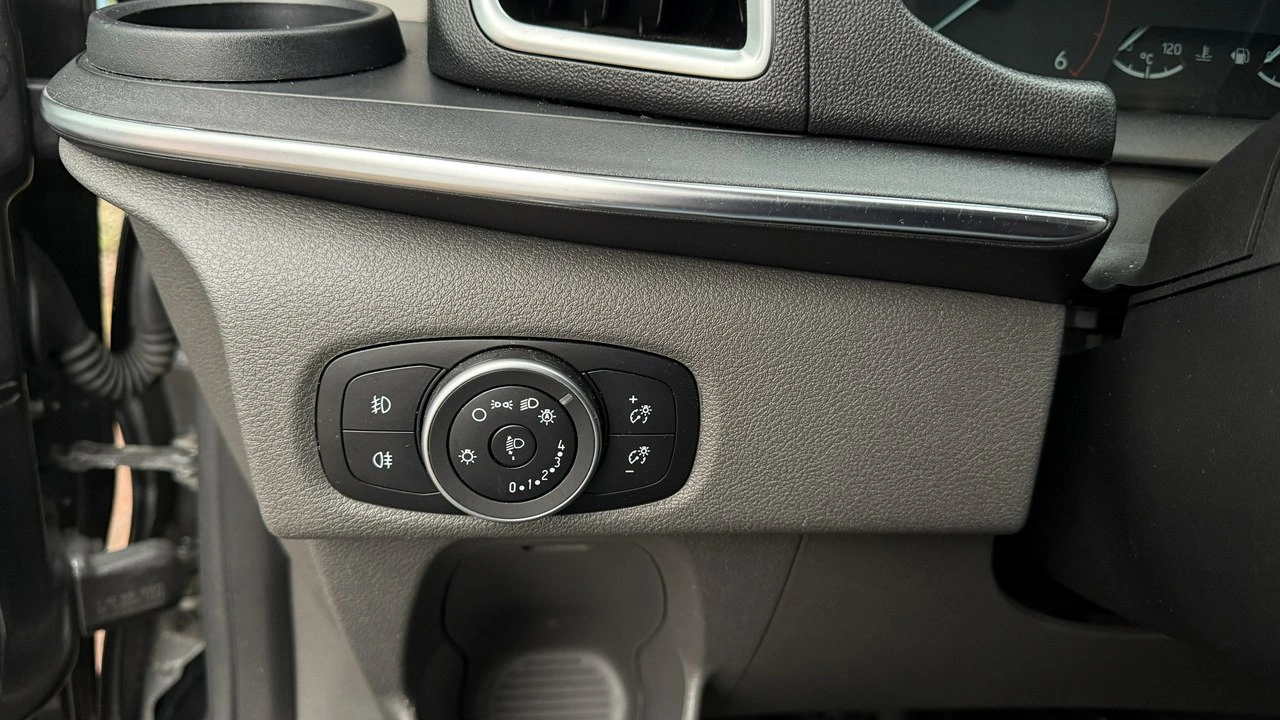 Ford Tourneo Custom - Zdjęcie 18