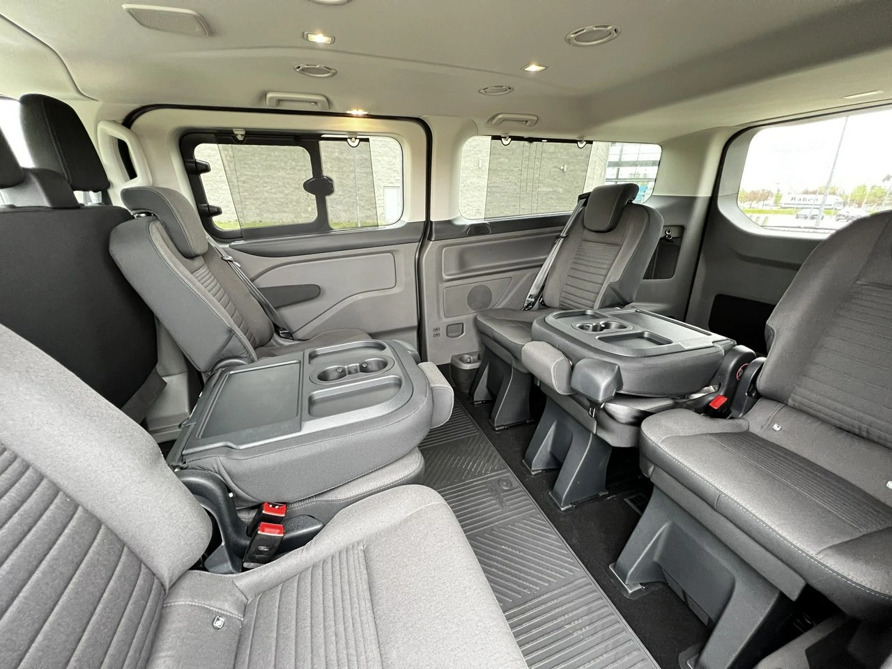 Ford Tourneo Custom - Zdjęcie 34