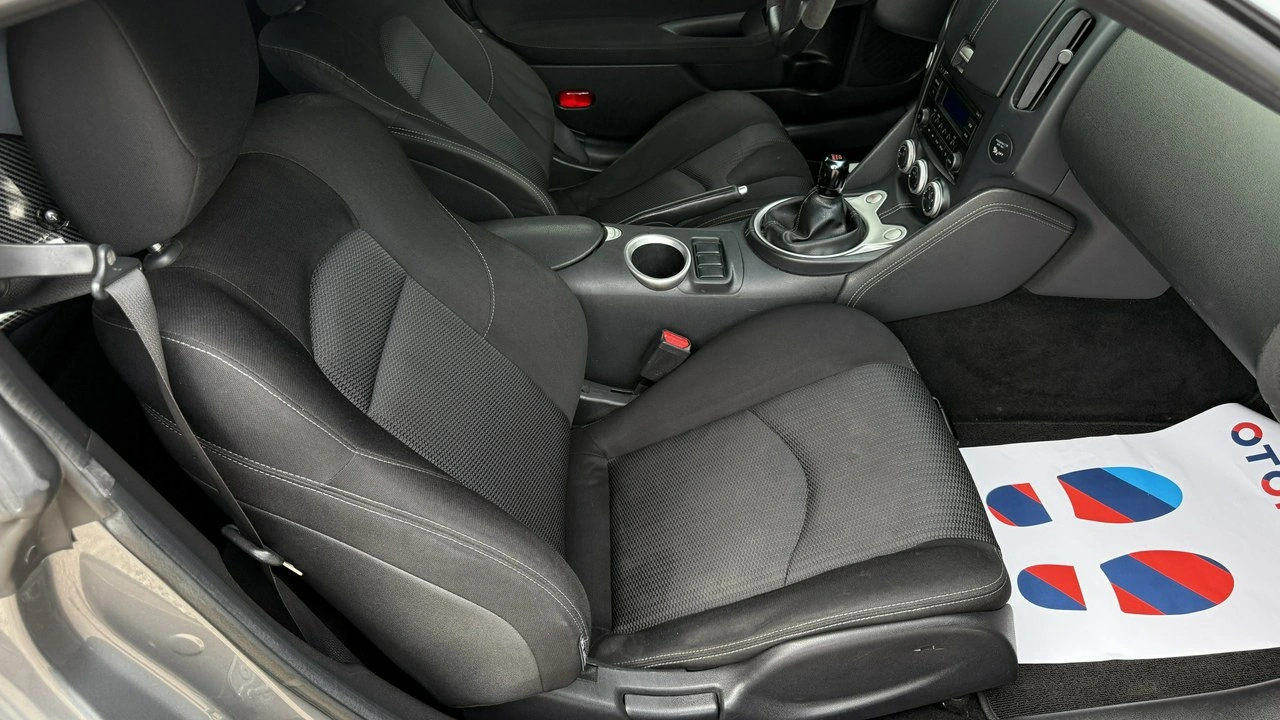 Nissan 370 Z - Zdjęcie 17