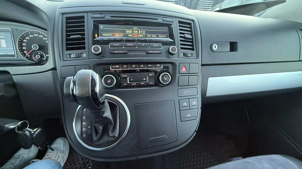 Volkswagen Multivan - Zdjęcie 24