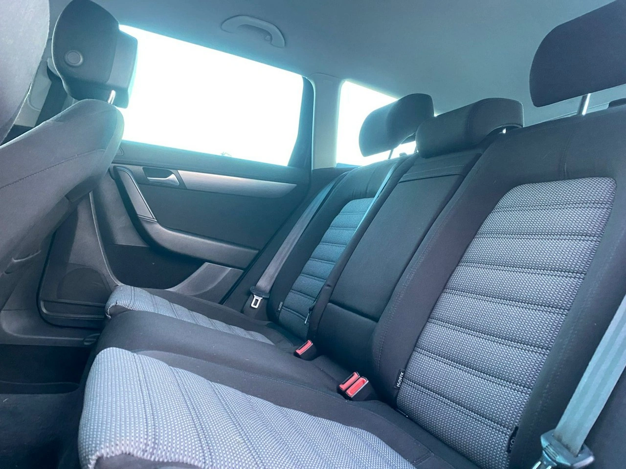 Volkswagen Passat - Zdjęcie 19