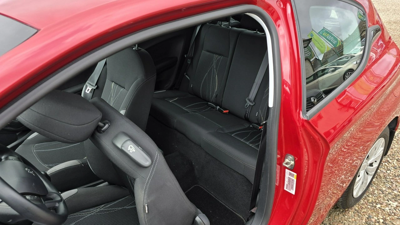 Peugeot 208 - Zdjęcie 9