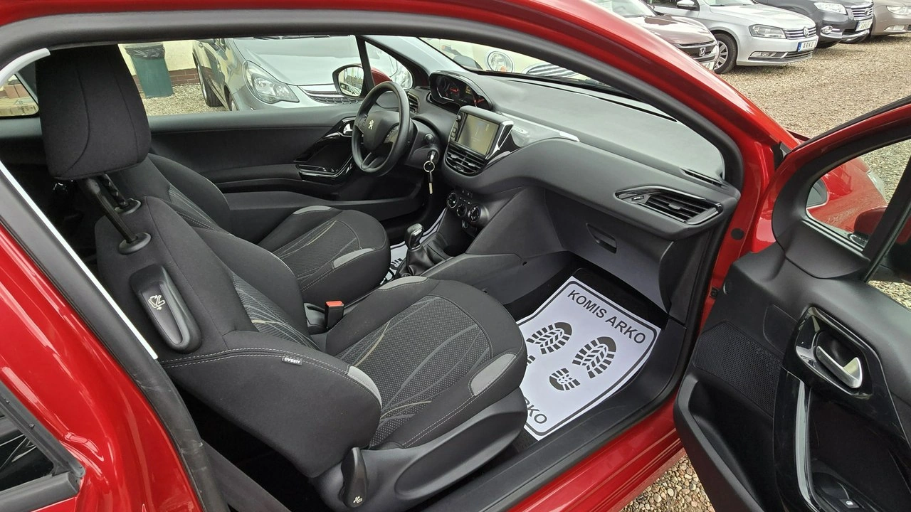 Peugeot 208 - Zdjęcie 12