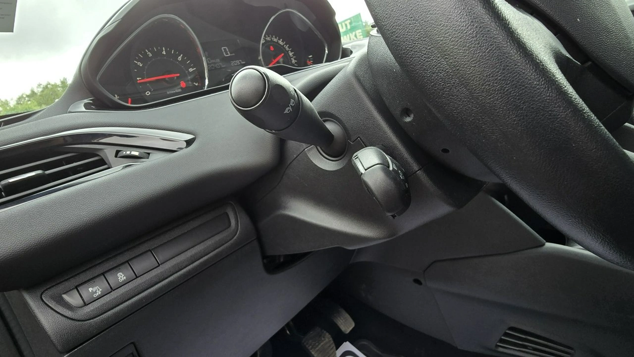Peugeot 208 - Zdjęcie 16