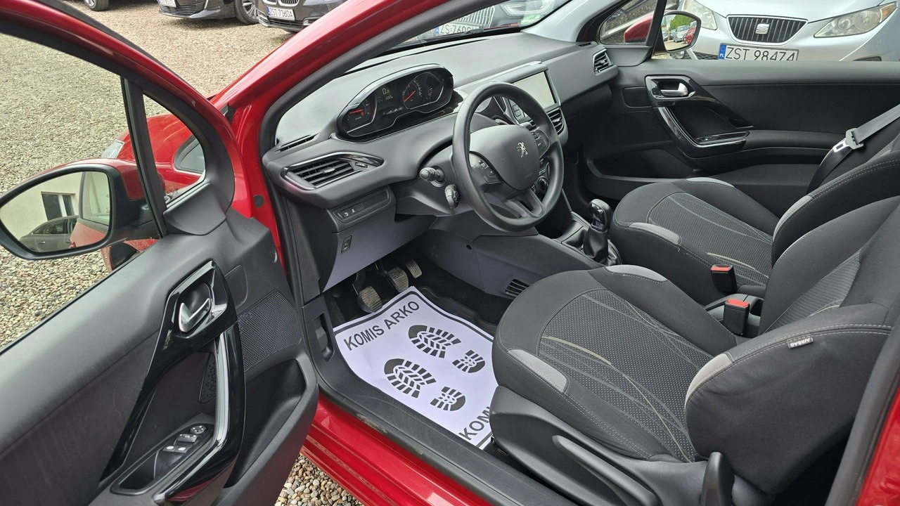 Peugeot 208 - Zdjęcie 8