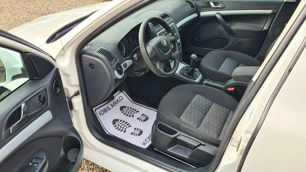 Skoda Octavia - Zdjęcie 8