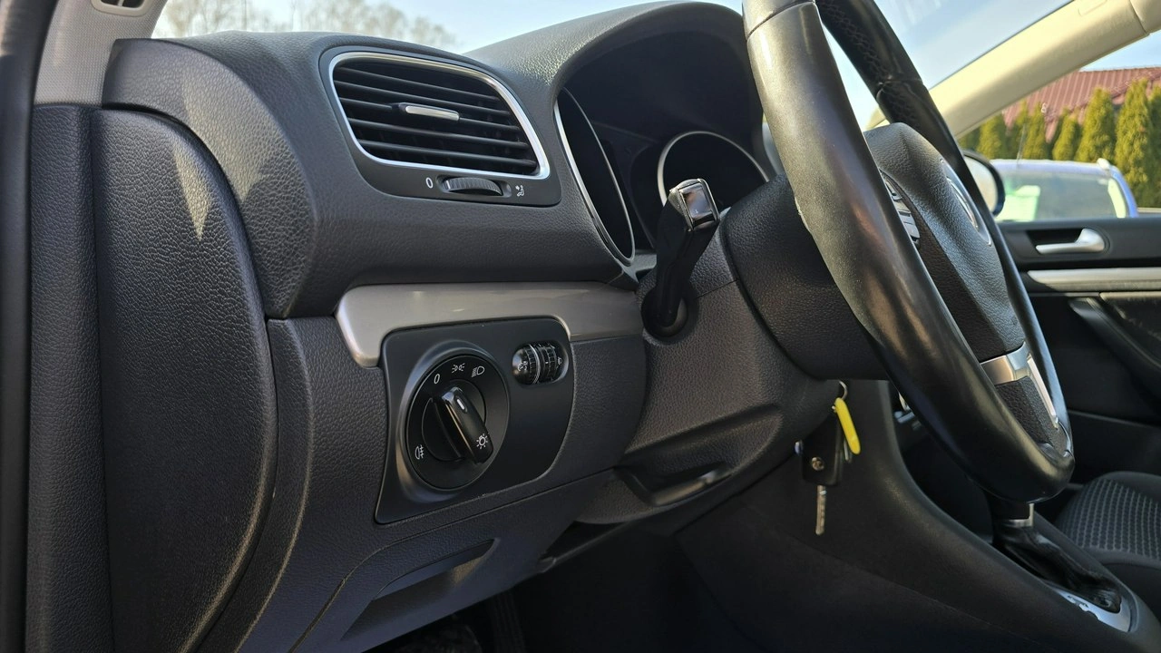 Volkswagen Golf - Zdjęcie 20
