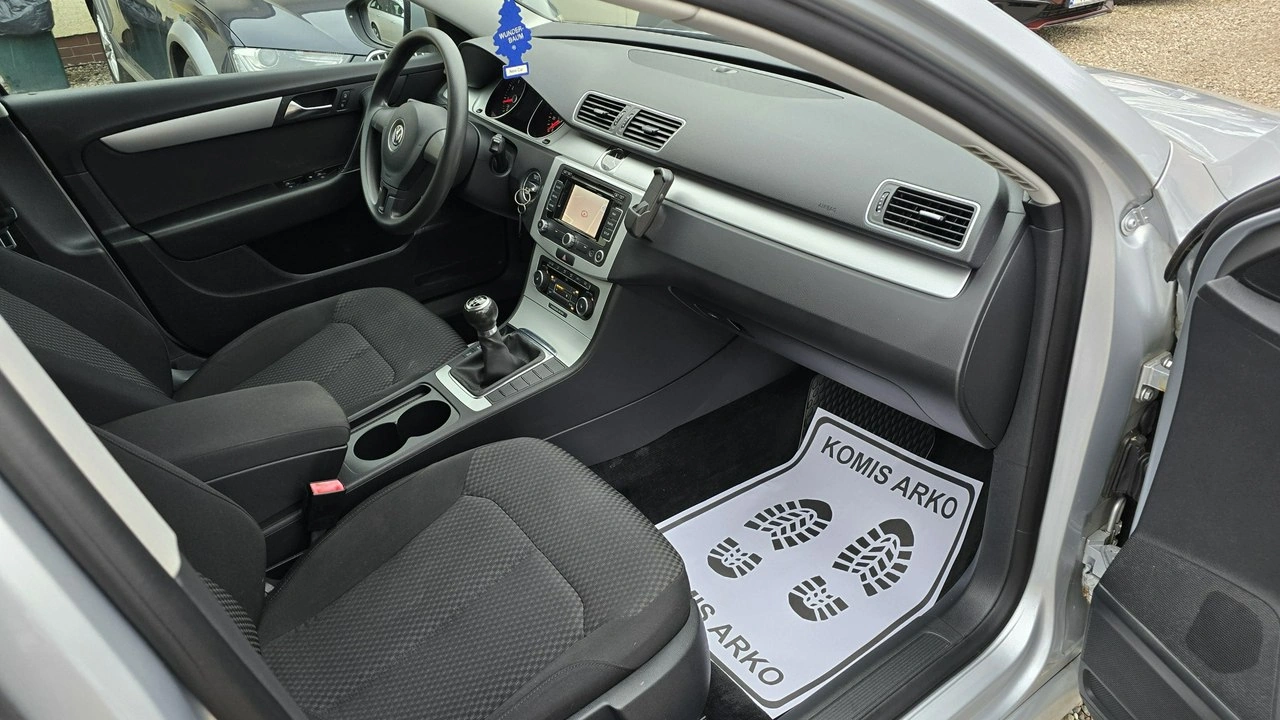 Volkswagen Passat - Zdjęcie 12