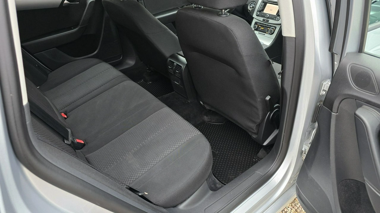 Volkswagen Passat - Zdjęcie 13