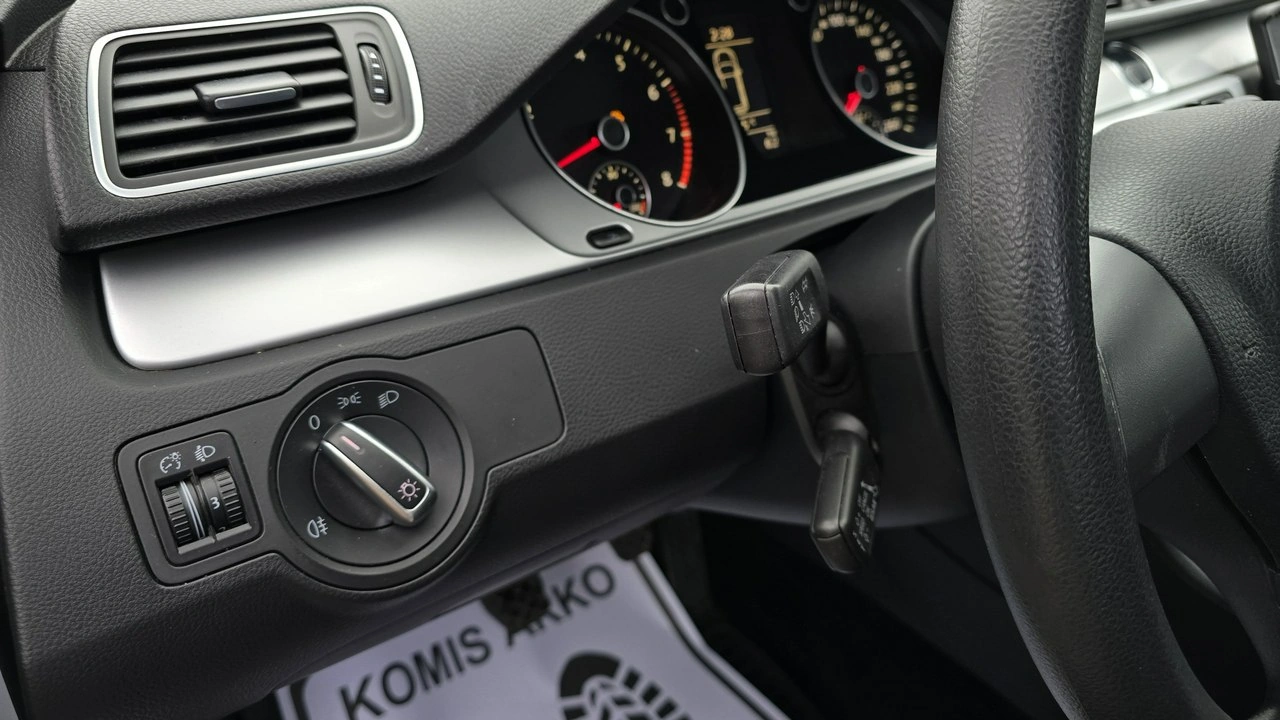Volkswagen Passat - Zdjęcie 17