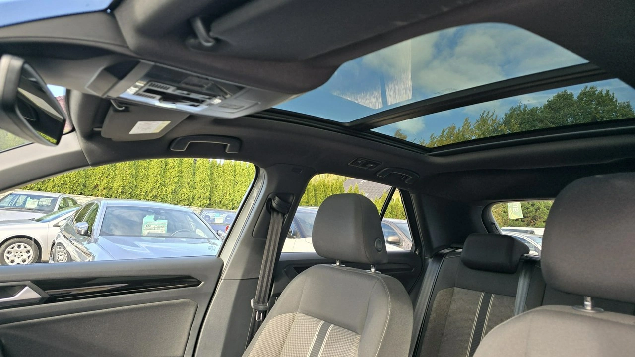 Volkswagen T-Roc - Zdjęcie 18