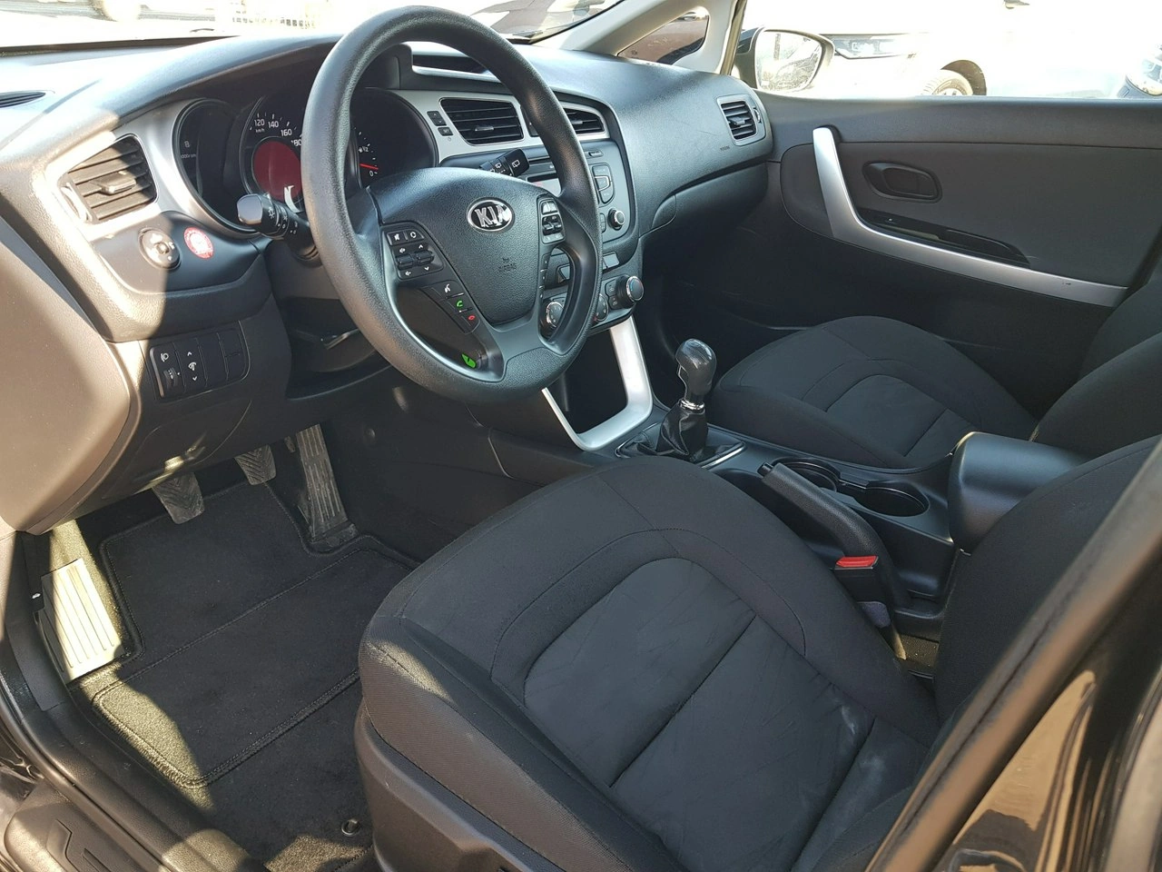 Kia Ceed - Zdjęcie 9