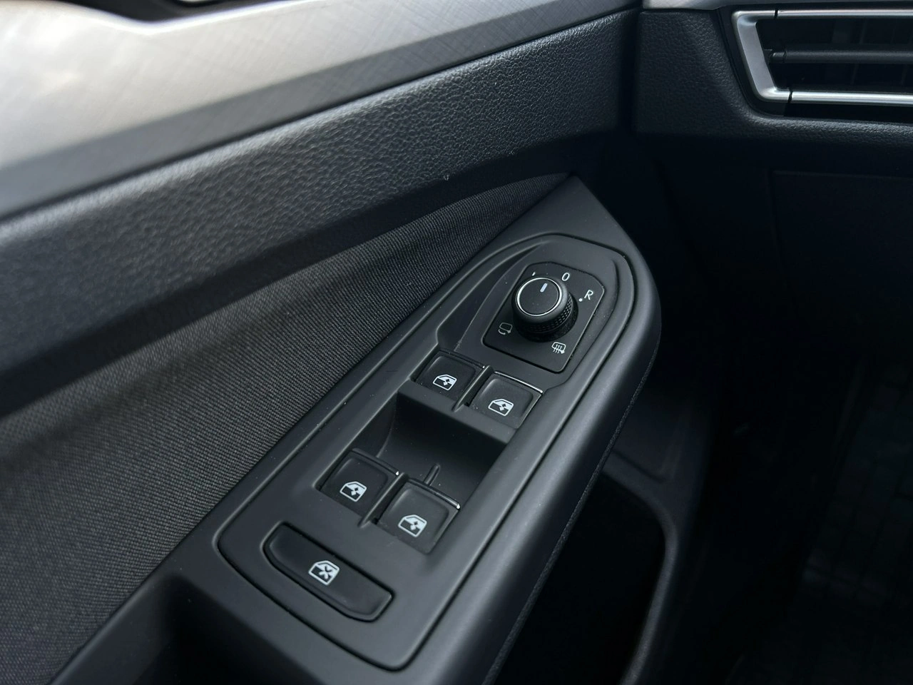 Volkswagen Golf - Zdjęcie 34