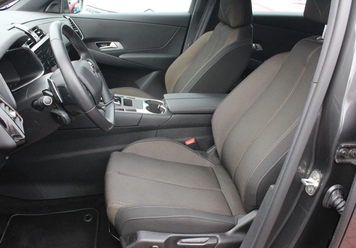 DS Automobiles DS 7 Crossback - Zdjęcie 19