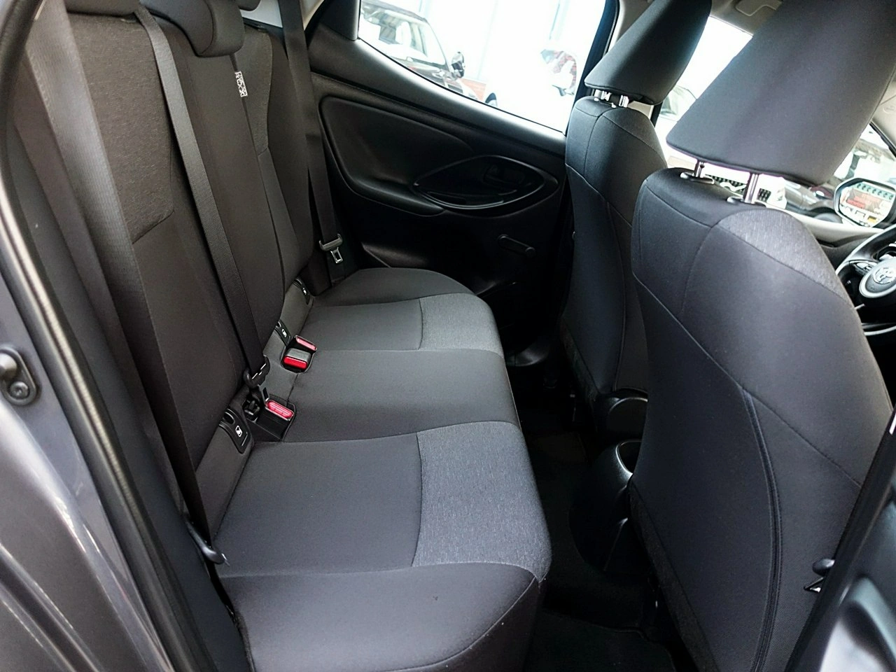 Toyota Yaris - Zdjęcie 11