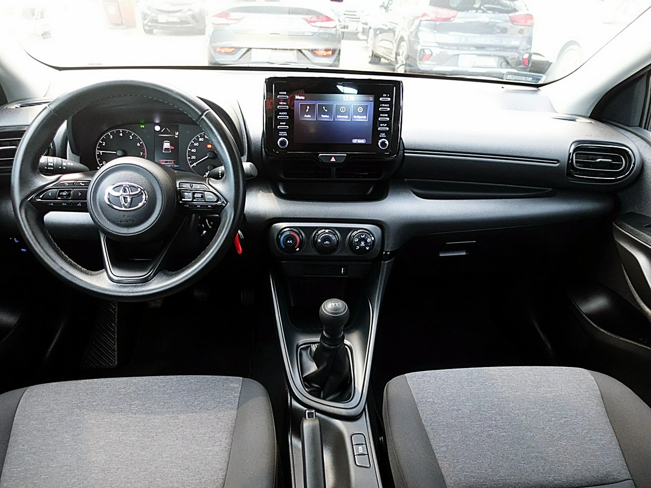 Toyota Yaris - Zdjęcie 12