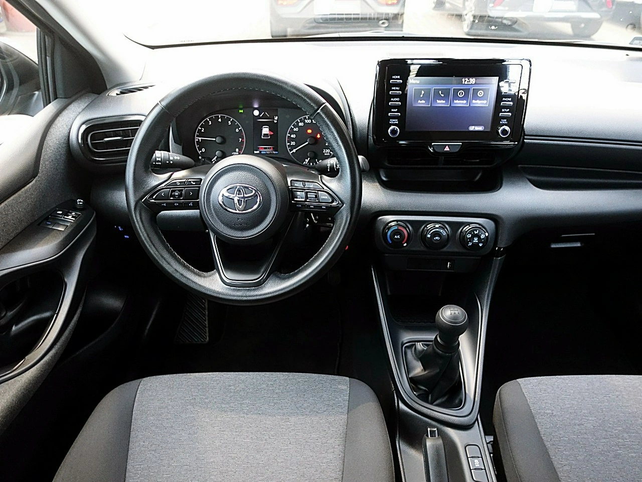 Toyota Yaris - Zdjęcie 13