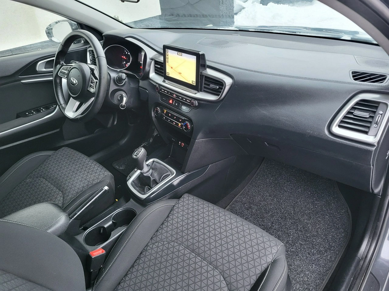 Kia Ceed - Zdjęcie 8