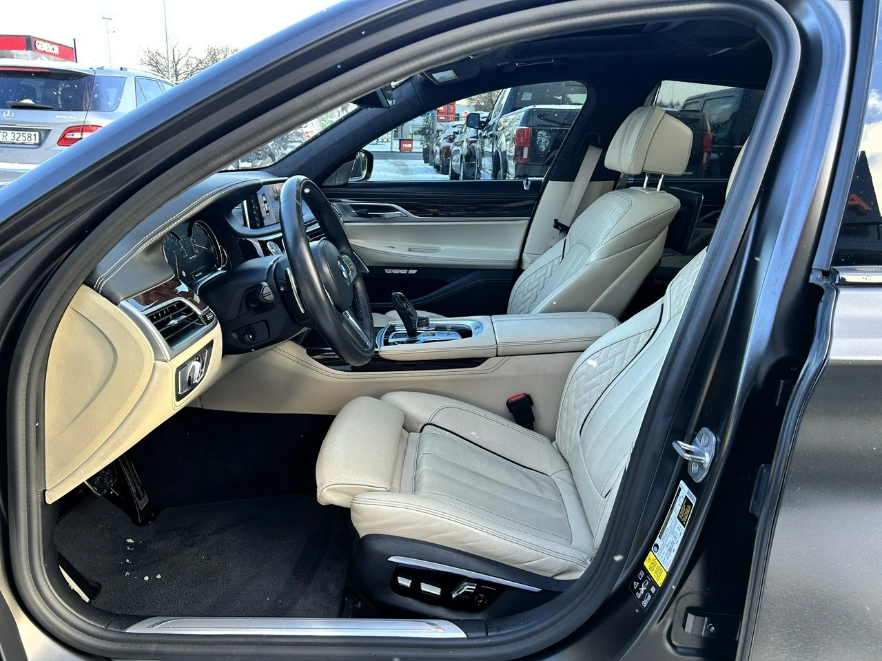 BMW M760 - Zdjęcie 9