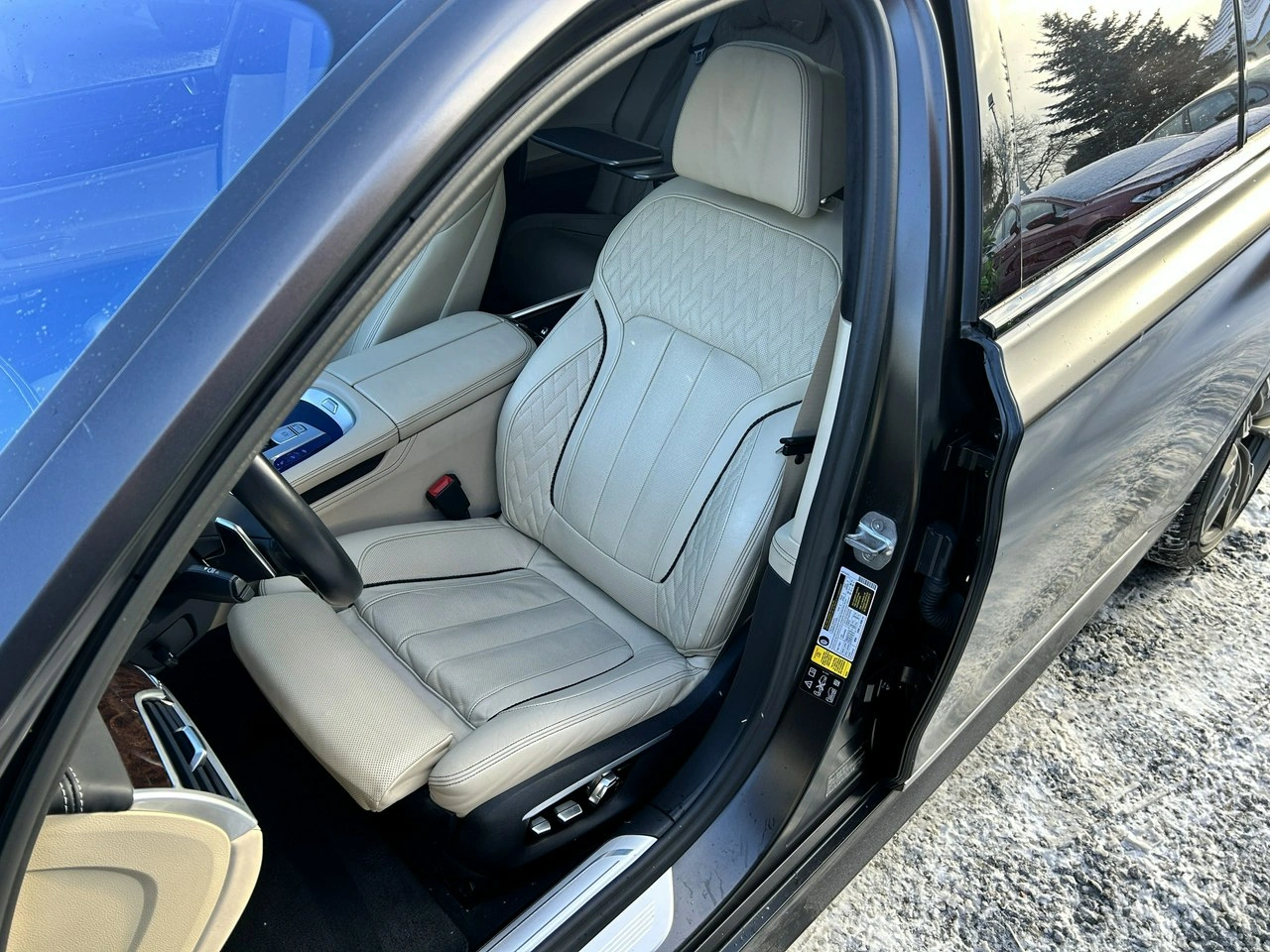 BMW M760 - Zdjęcie 10