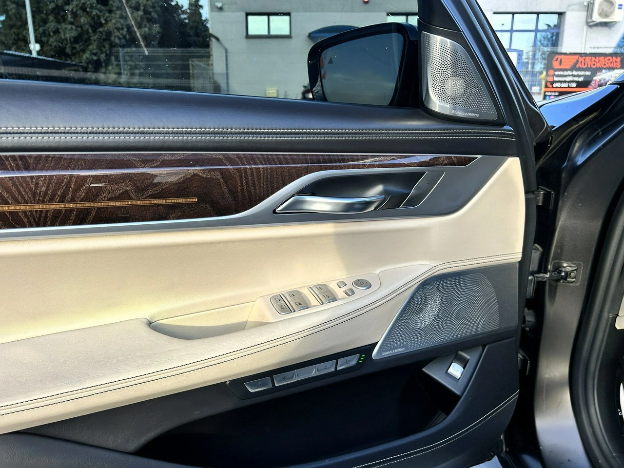 BMW M760 - Zdjęcie 11