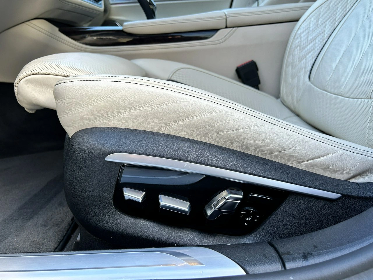 BMW M760 - Zdjęcie 12