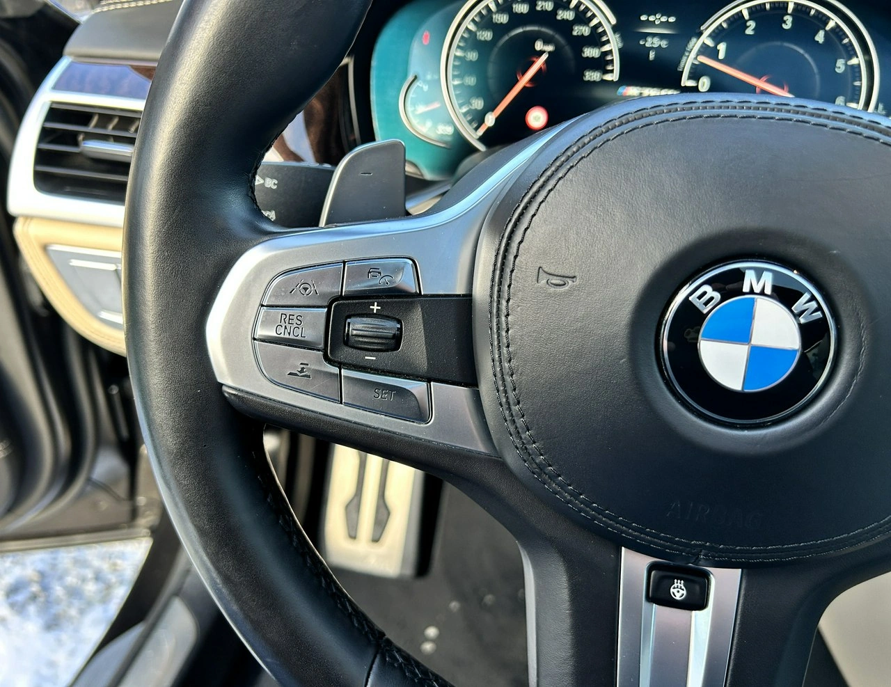 BMW M760 - Zdjęcie 15