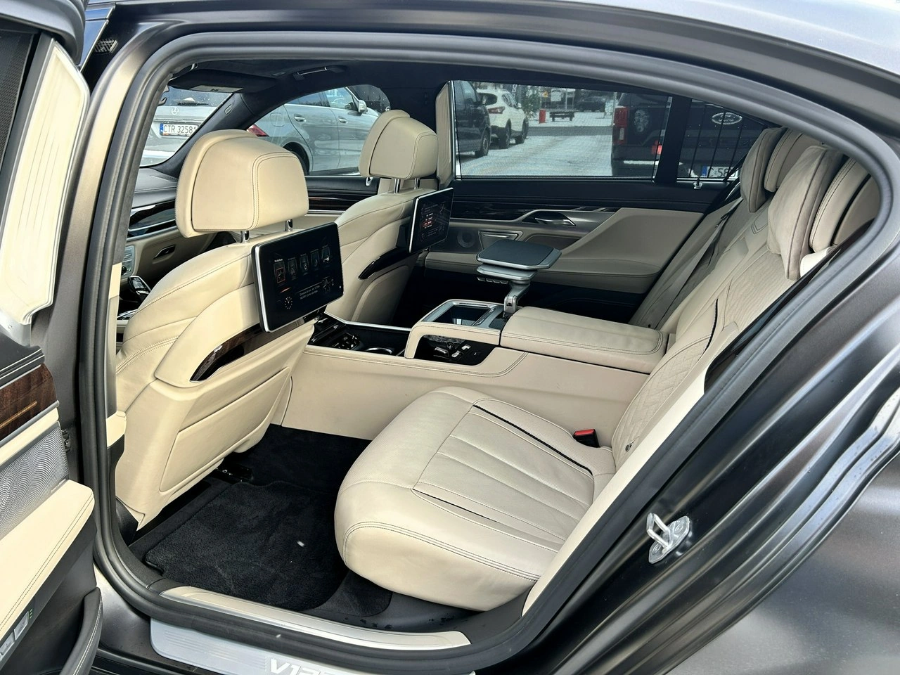 BMW M760 - Zdjęcie 24