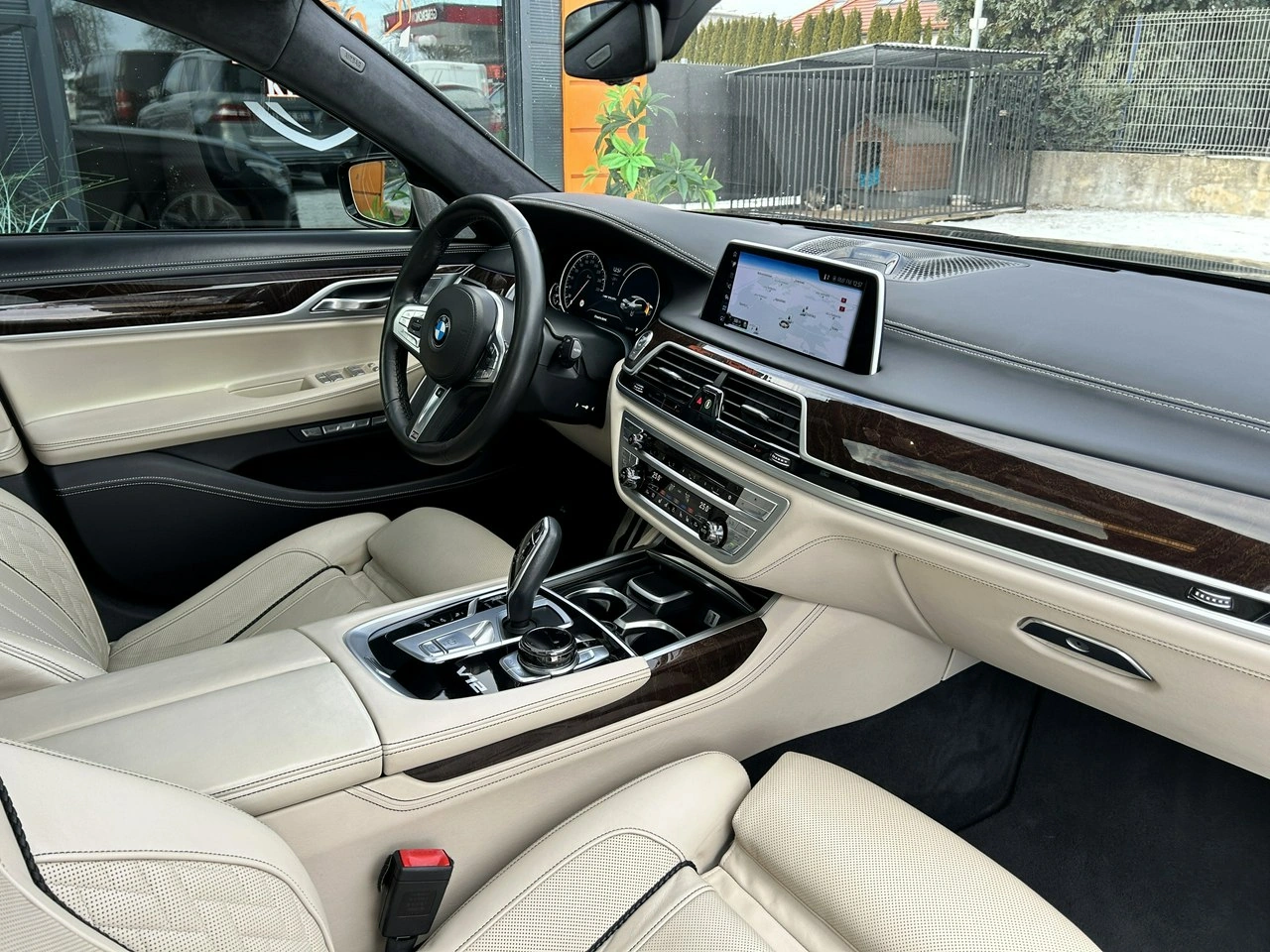 BMW M760 - Zdjęcie 27