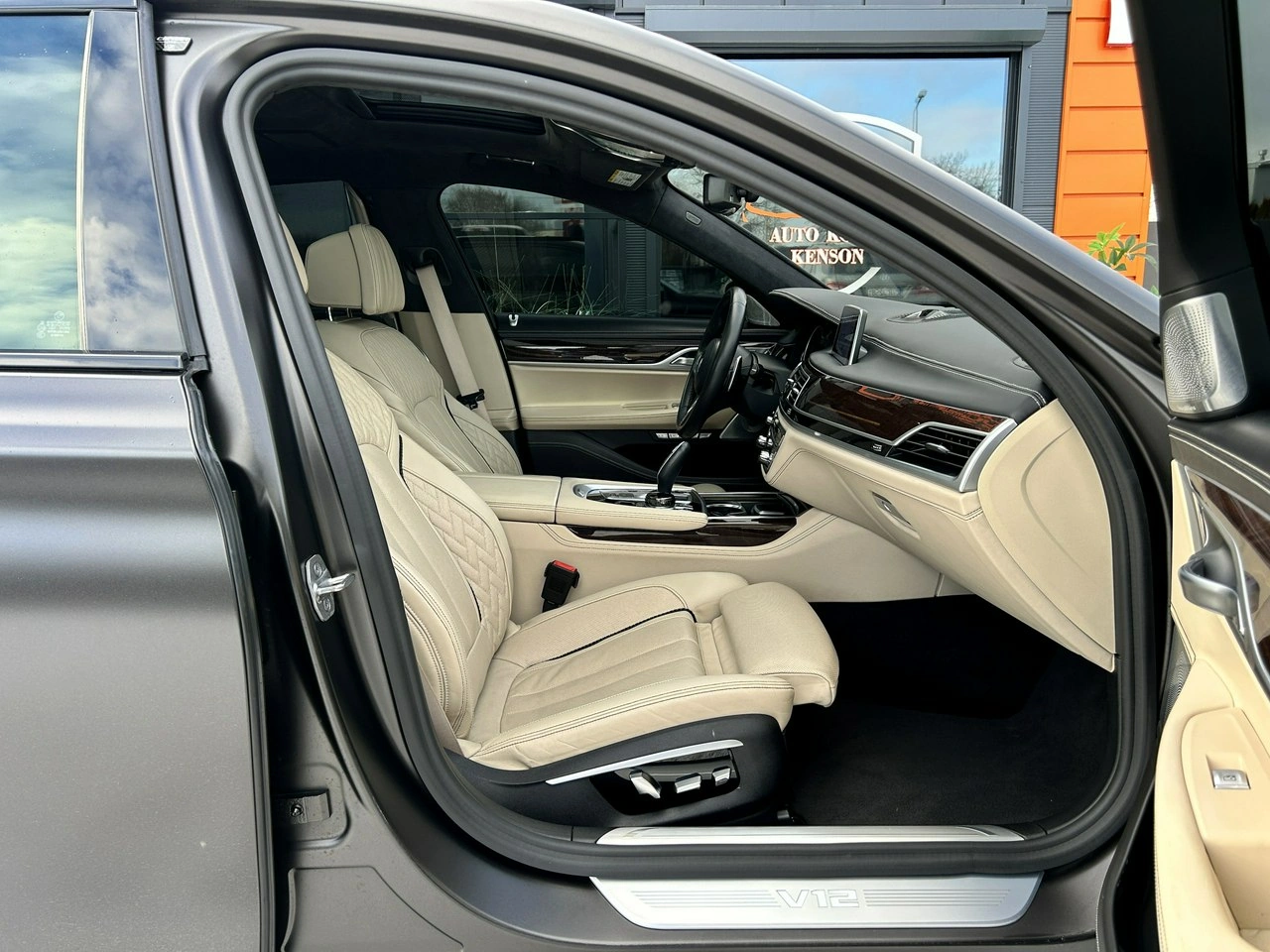 BMW M760 - Zdjęcie 28