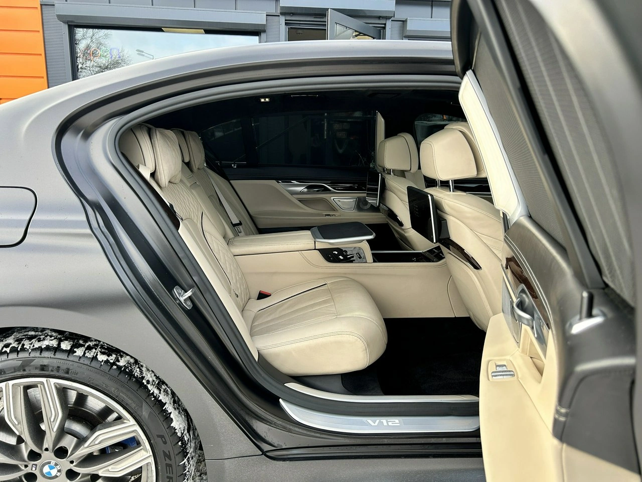BMW M760 - Zdjęcie 34