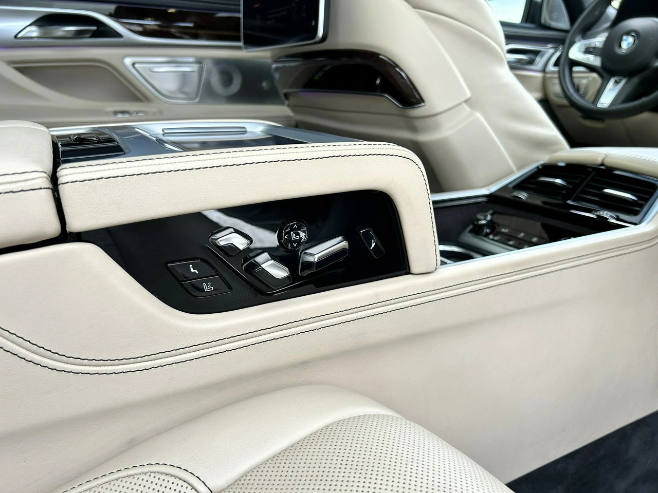 BMW M760 - Zdjęcie 37