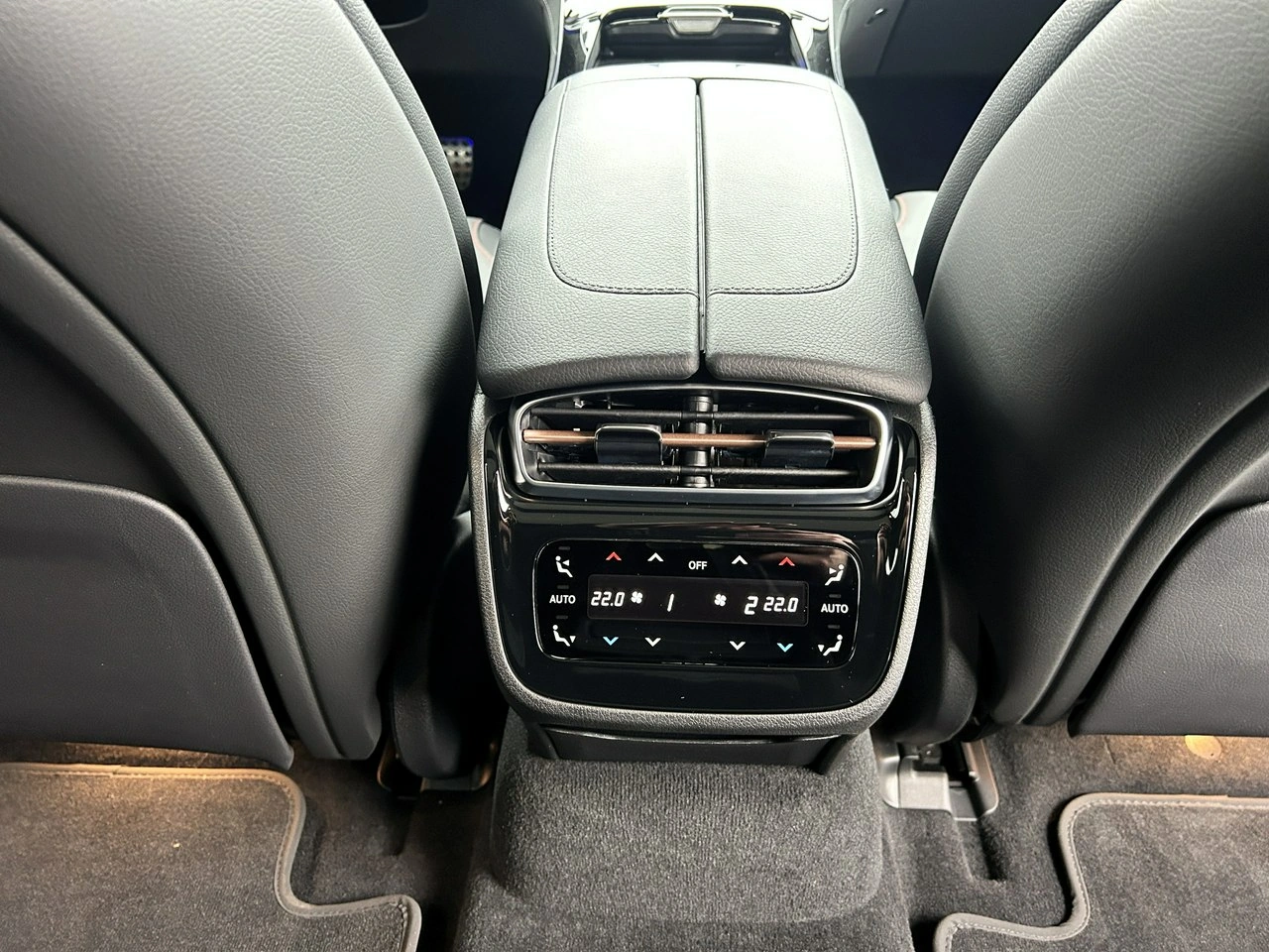 Mercedes EQE - Zdjęcie 29