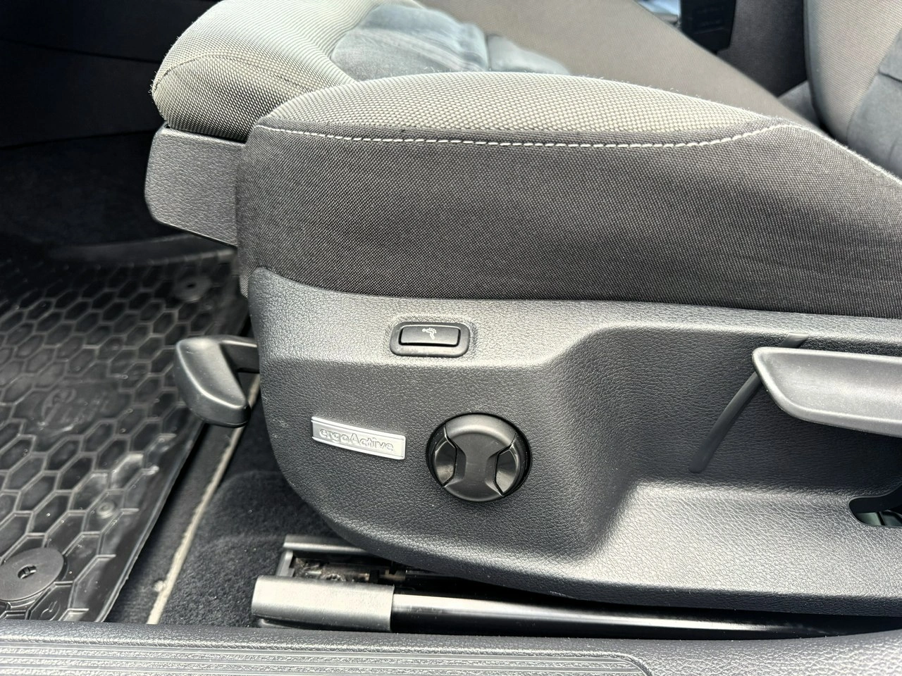 Volkswagen Golf - Zdjęcie 14