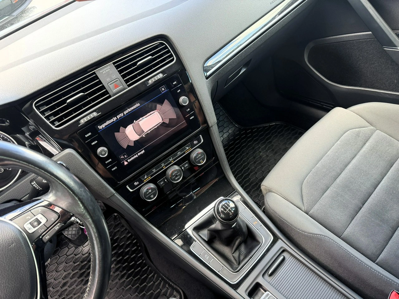 Volkswagen Golf - Zdjęcie 19