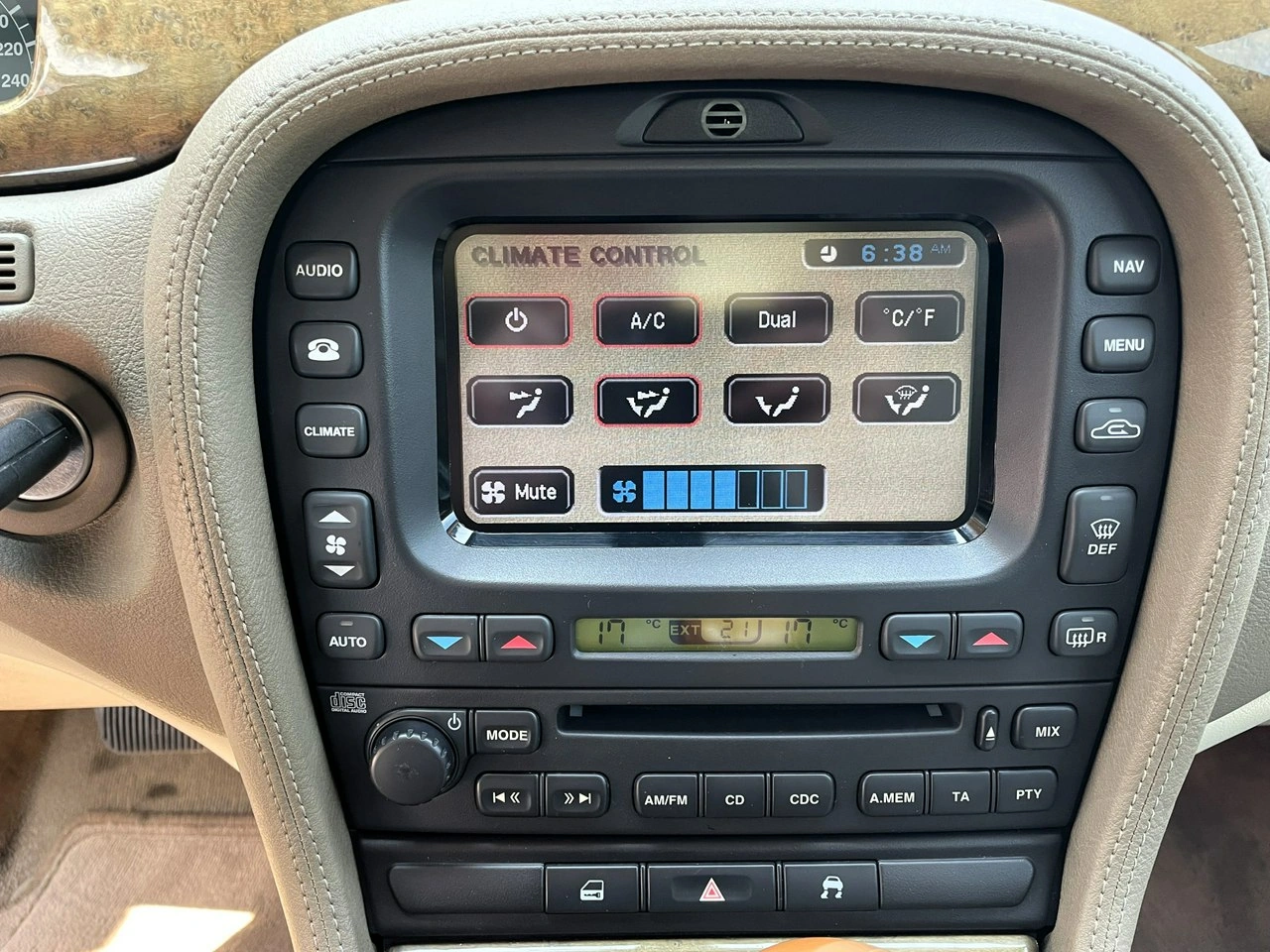 Jaguar S-Type - Zdjęcie 21