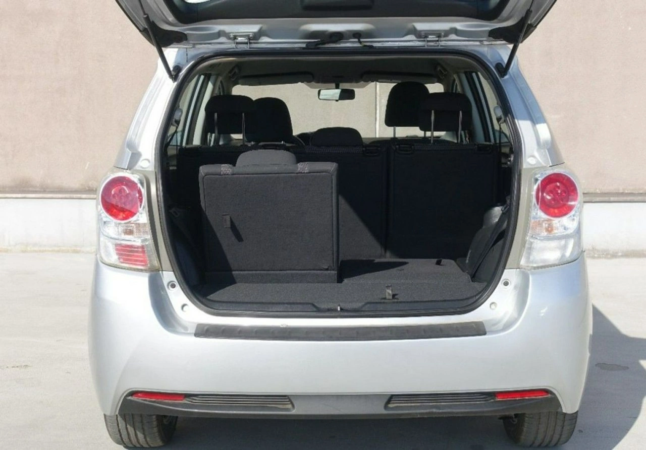 Toyota Verso - Zdjęcie 10