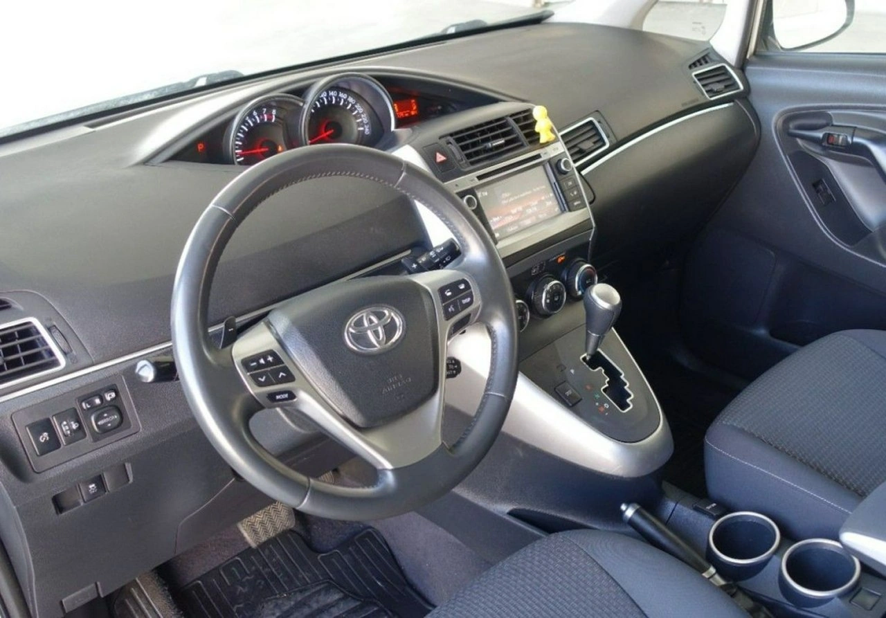 Toyota Verso - Zdjęcie 13