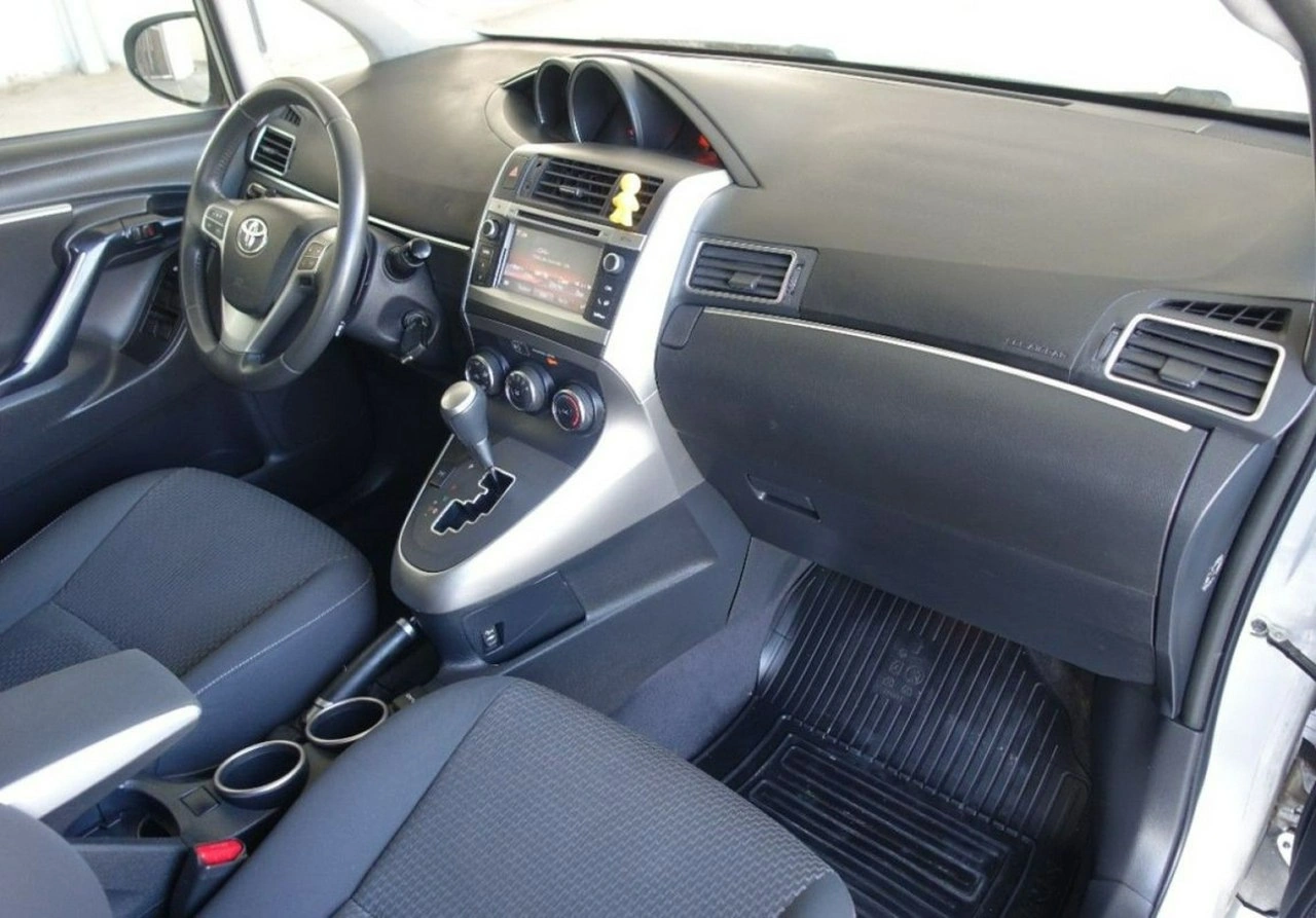 Toyota Verso - Zdjęcie 20