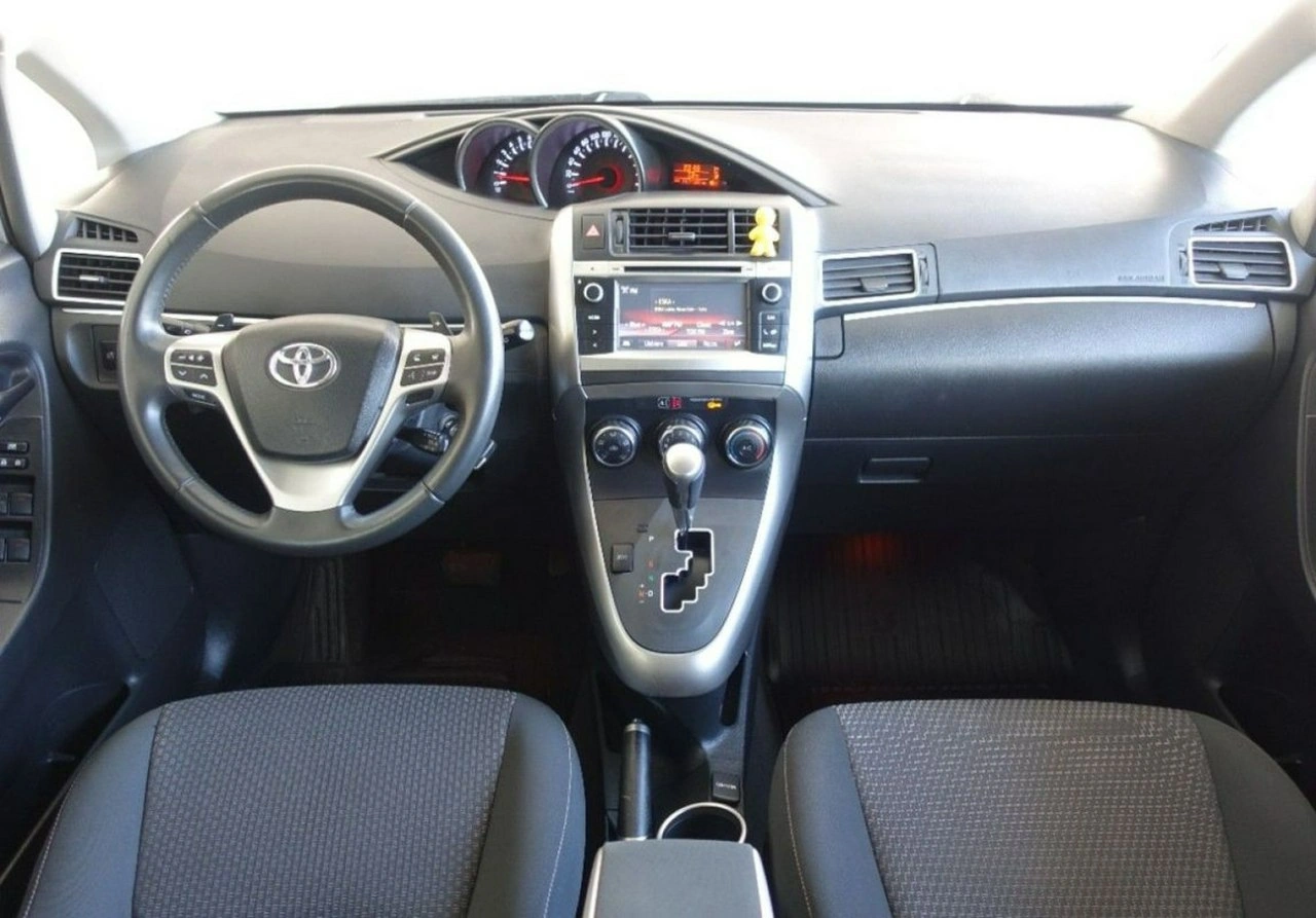 Toyota Verso - Zdjęcie 22