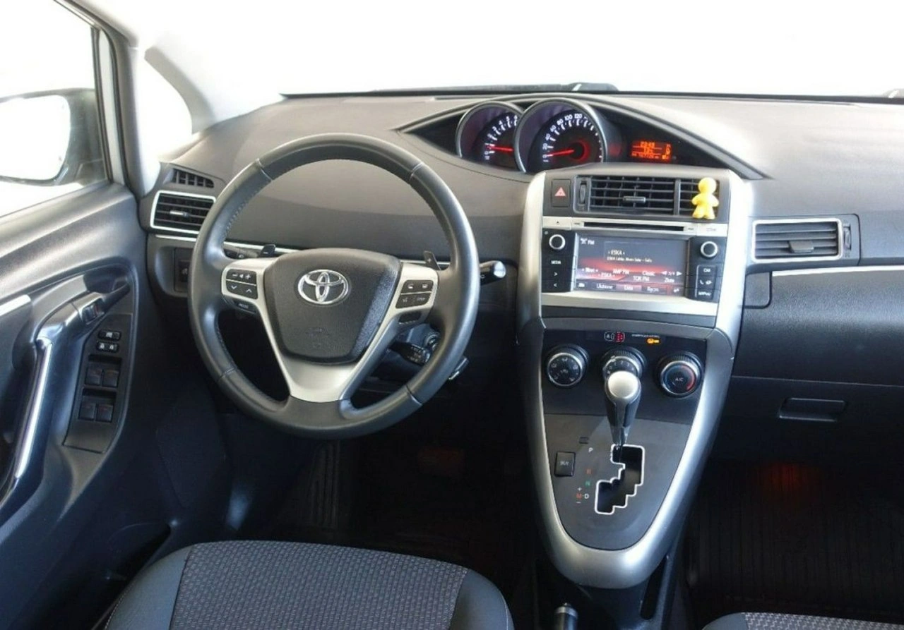 Toyota Verso - Zdjęcie 23