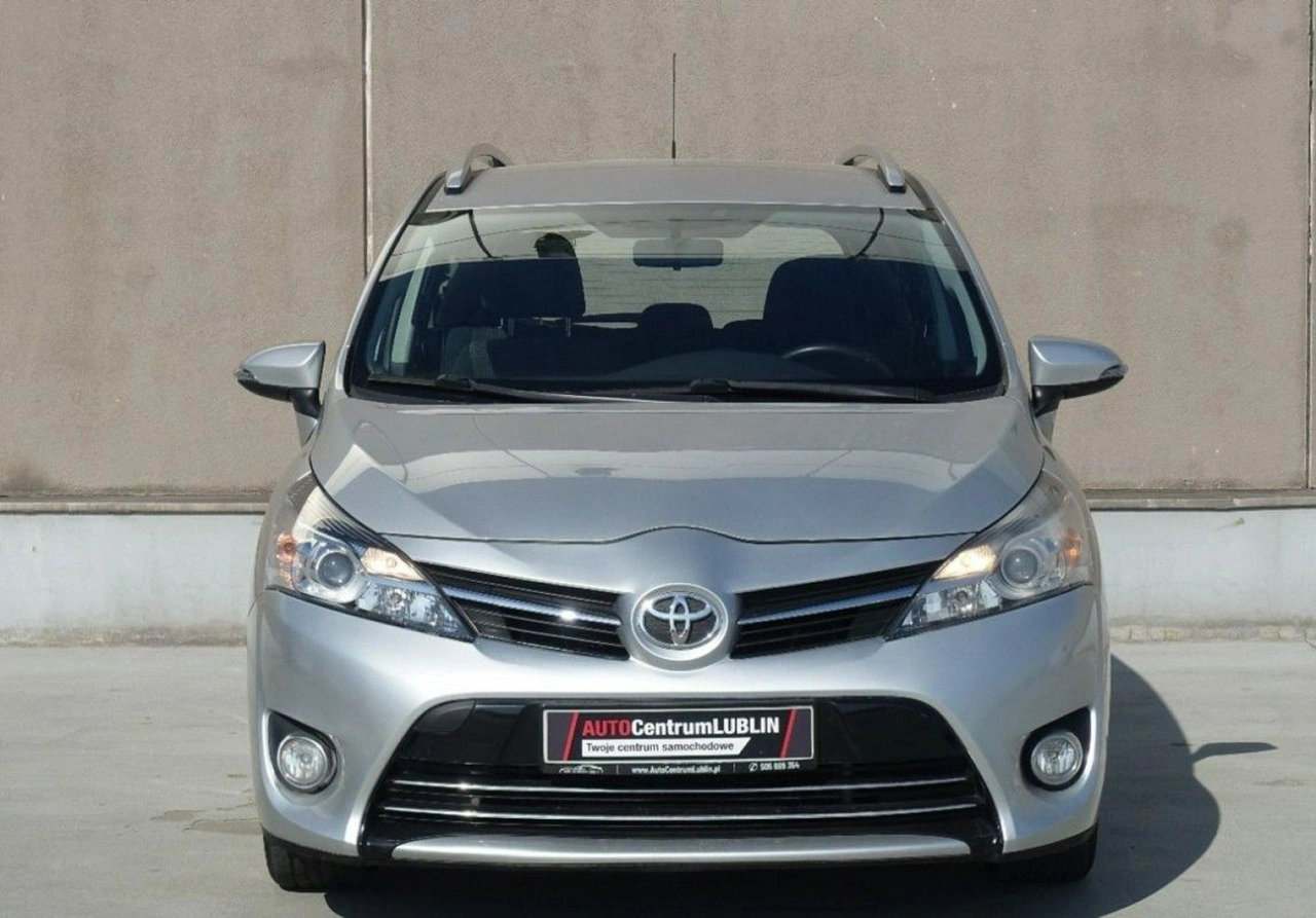 Toyota Verso - Zdjęcie 4