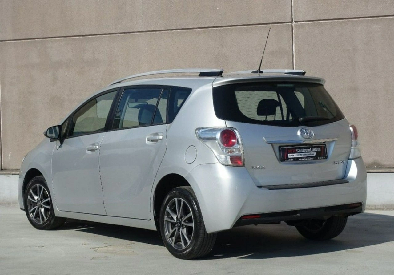 Toyota Verso - Zdjęcie 8