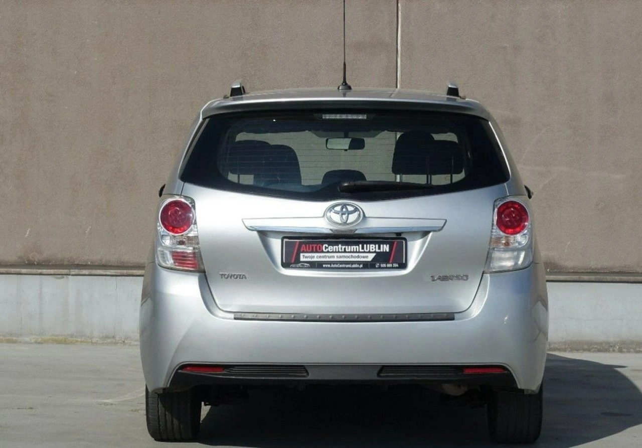 Toyota Verso - Zdjęcie 9