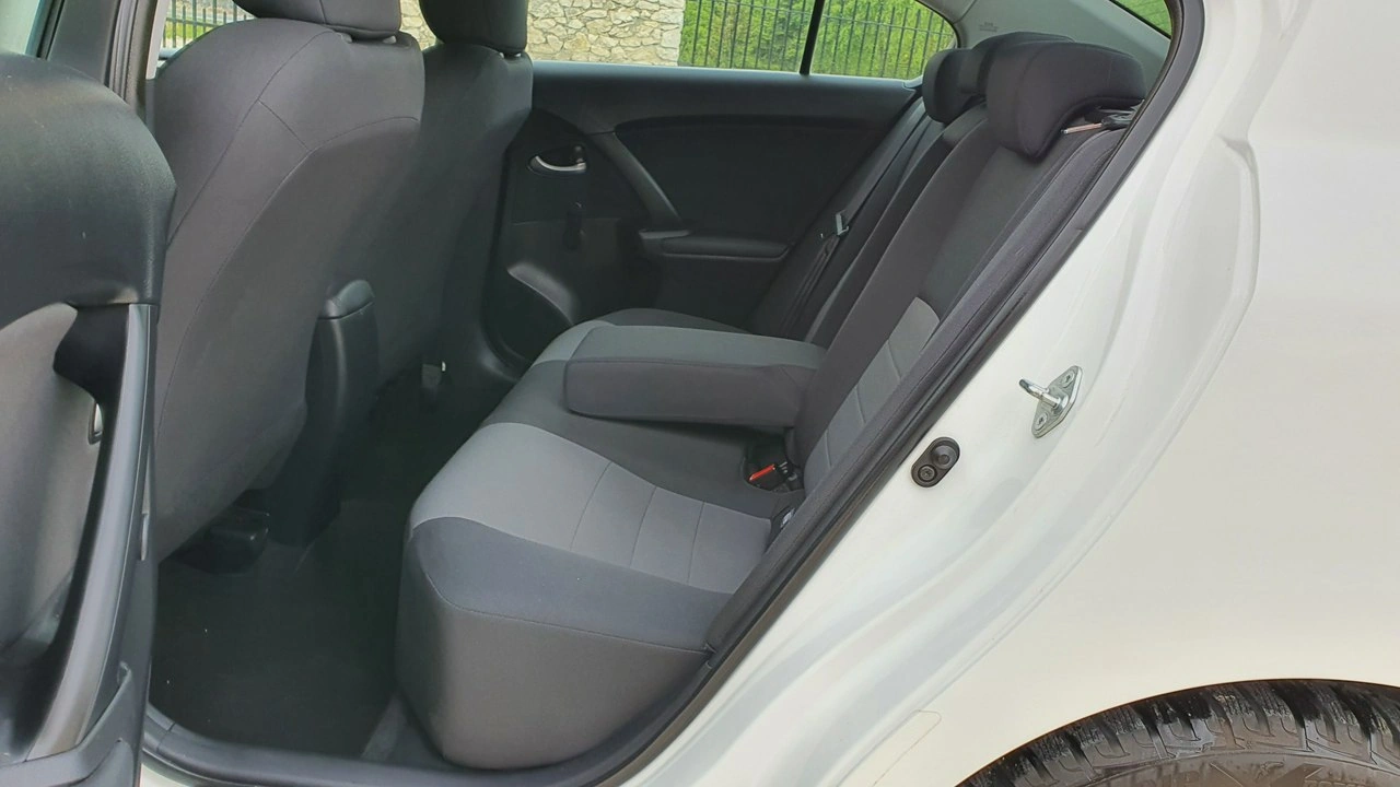Toyota Avensis - Zdjęcie 7