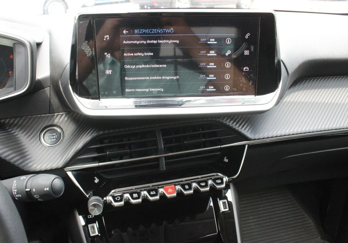 Peugeot 208 - Zdjęcie 18