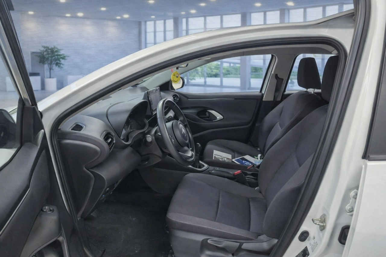 Toyota Yaris - Zdjęcie 14