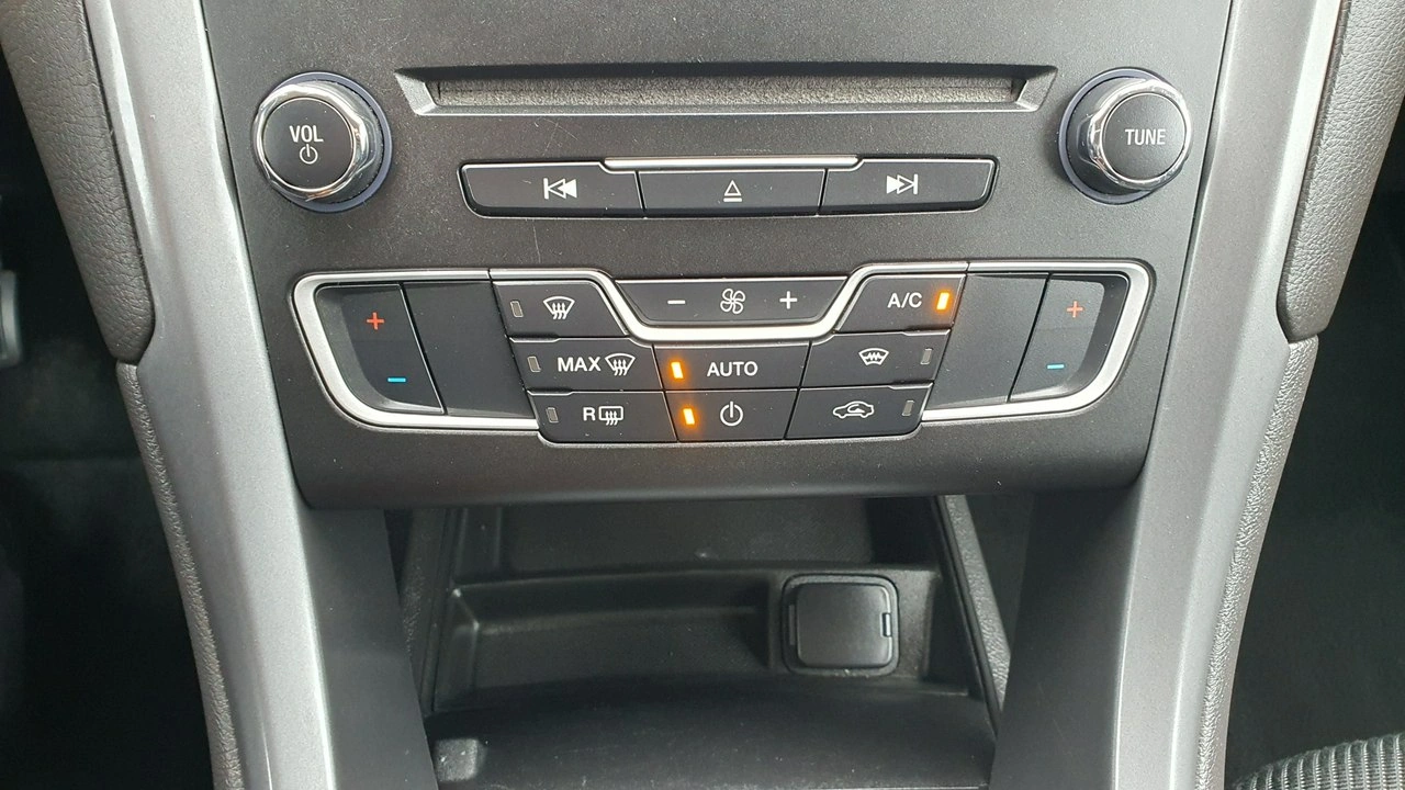 Ford Mondeo - Zdjęcie 23