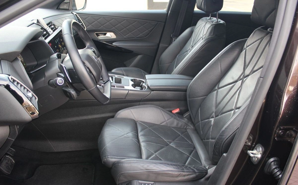 DS Automobiles DS 7 Crossback - Zdjęcie 15